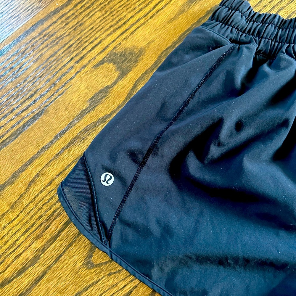 Lululemon woman’s shorts black Sz 8 Tall